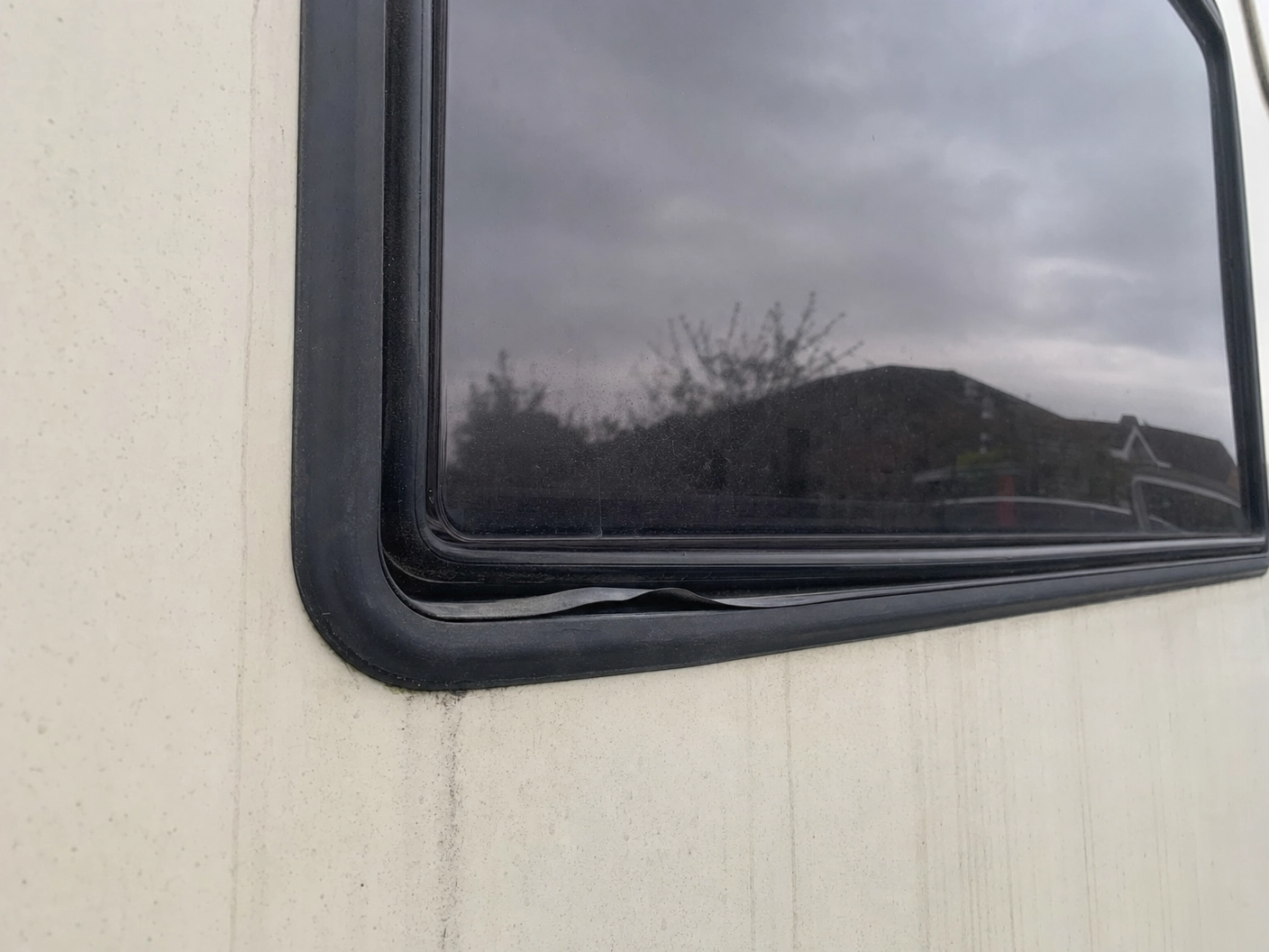 01_window_seal_rattle_candidate