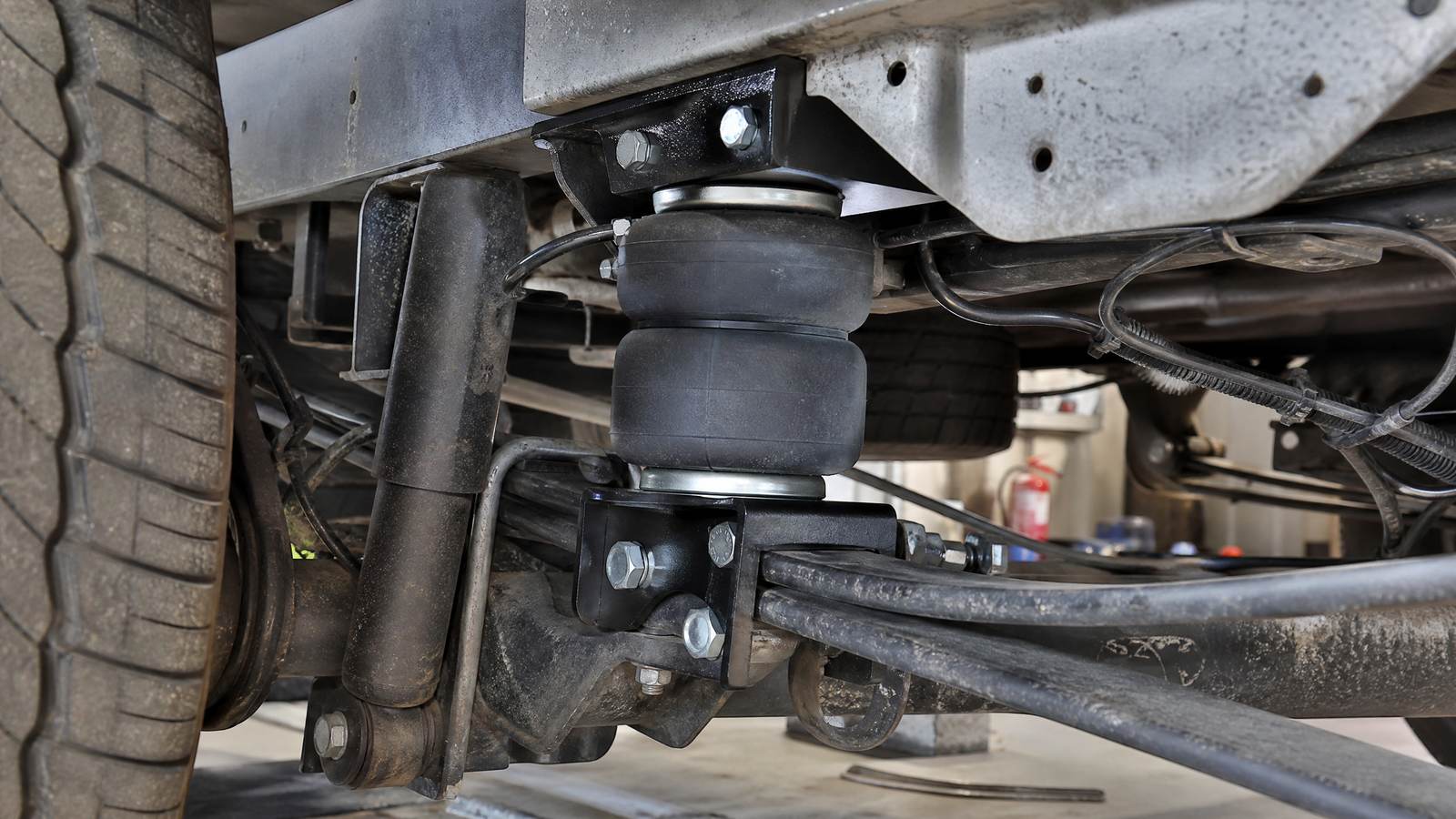 03_rear_auxiliary_air_suspension