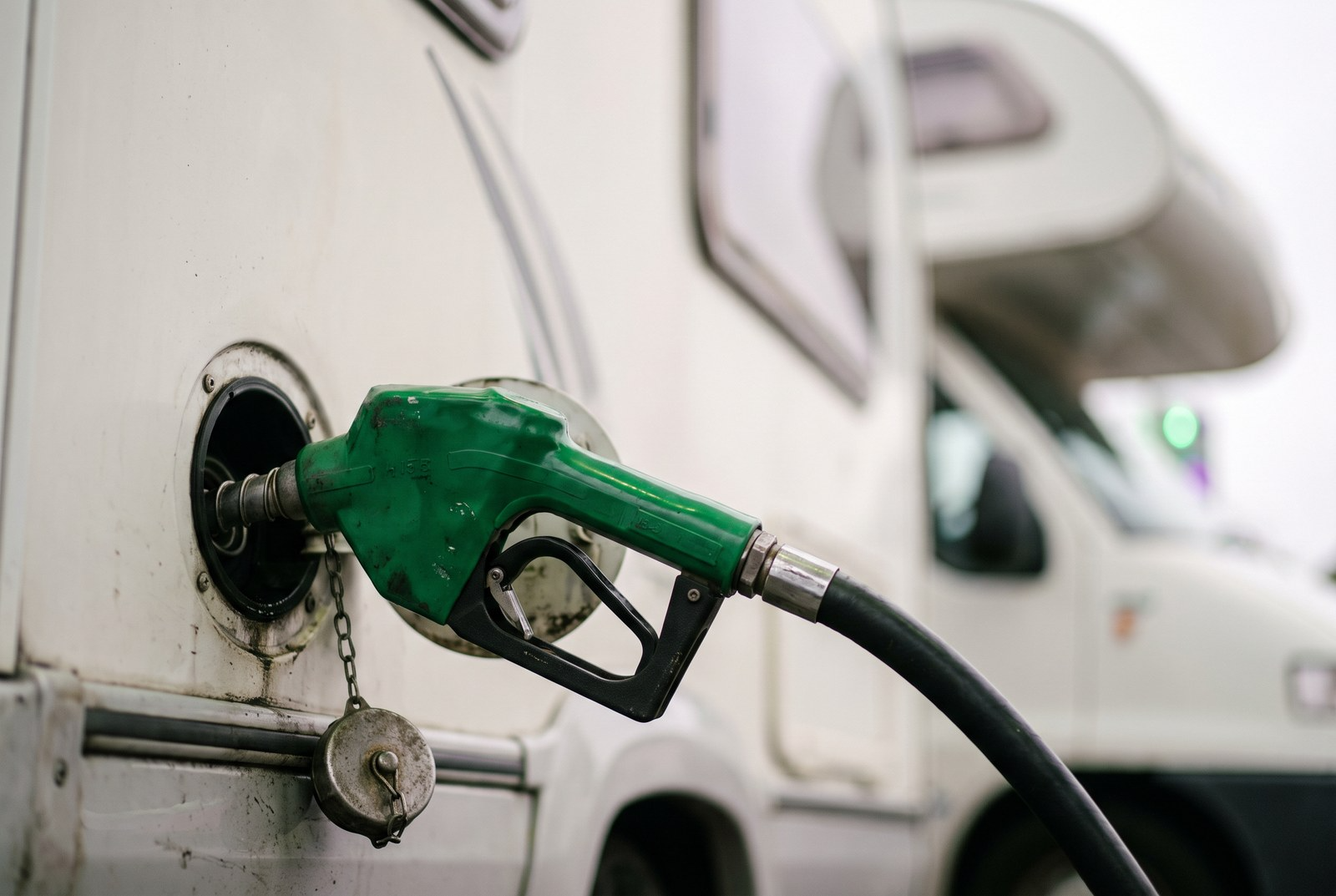 camperbuyer_fuel_02_petrol_nozzle