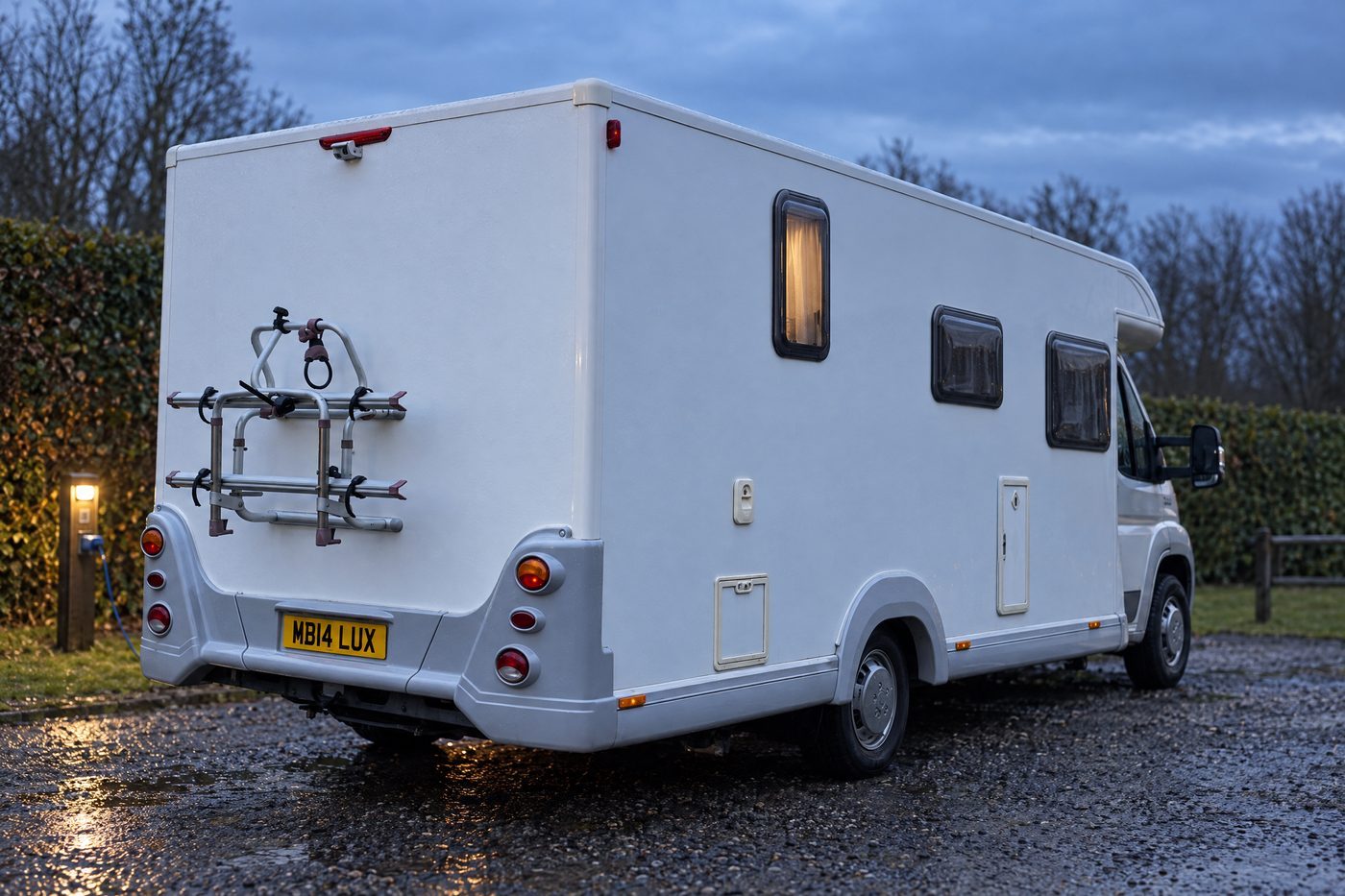 motorhome-at-dusk