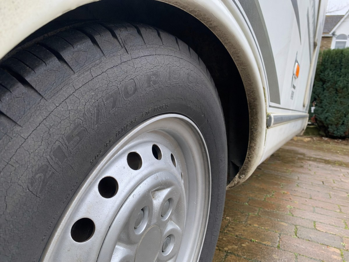 motorhome_perished_tyre_sidewall_cracking